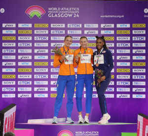 Podium voor Femke en Lieke (foto Bjorn Paree)